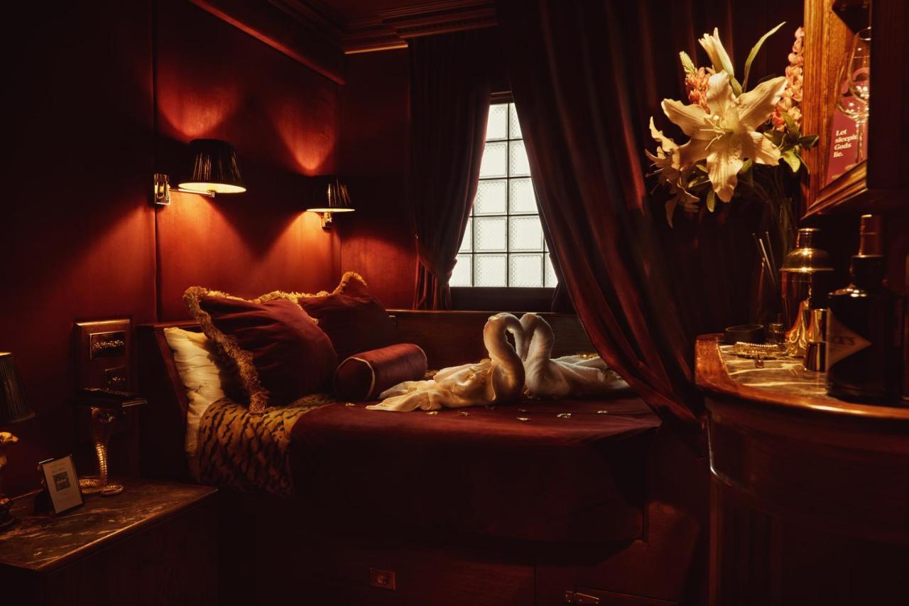 House Of Gods Royal Mile Otel Edinburgh Dış mekan fotoğraf